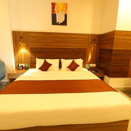 Hotel La Serene Mattannur Mattanur Екстериор снимка