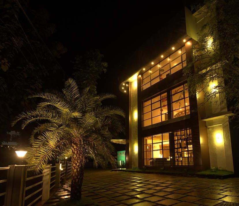 Hotel La Serene Mattannur Mattanur Екстериор снимка
