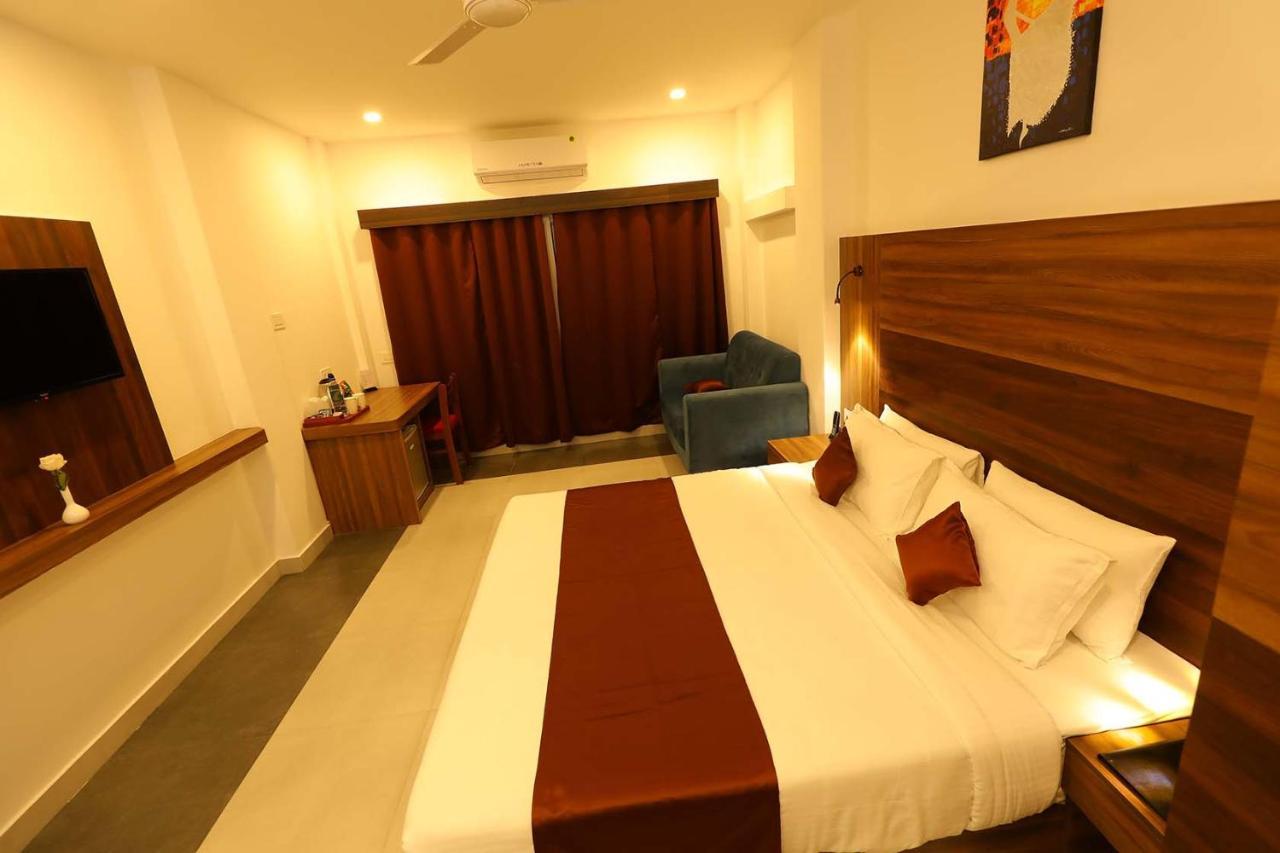 Hotel La Serene Mattannur Mattanur Екстериор снимка