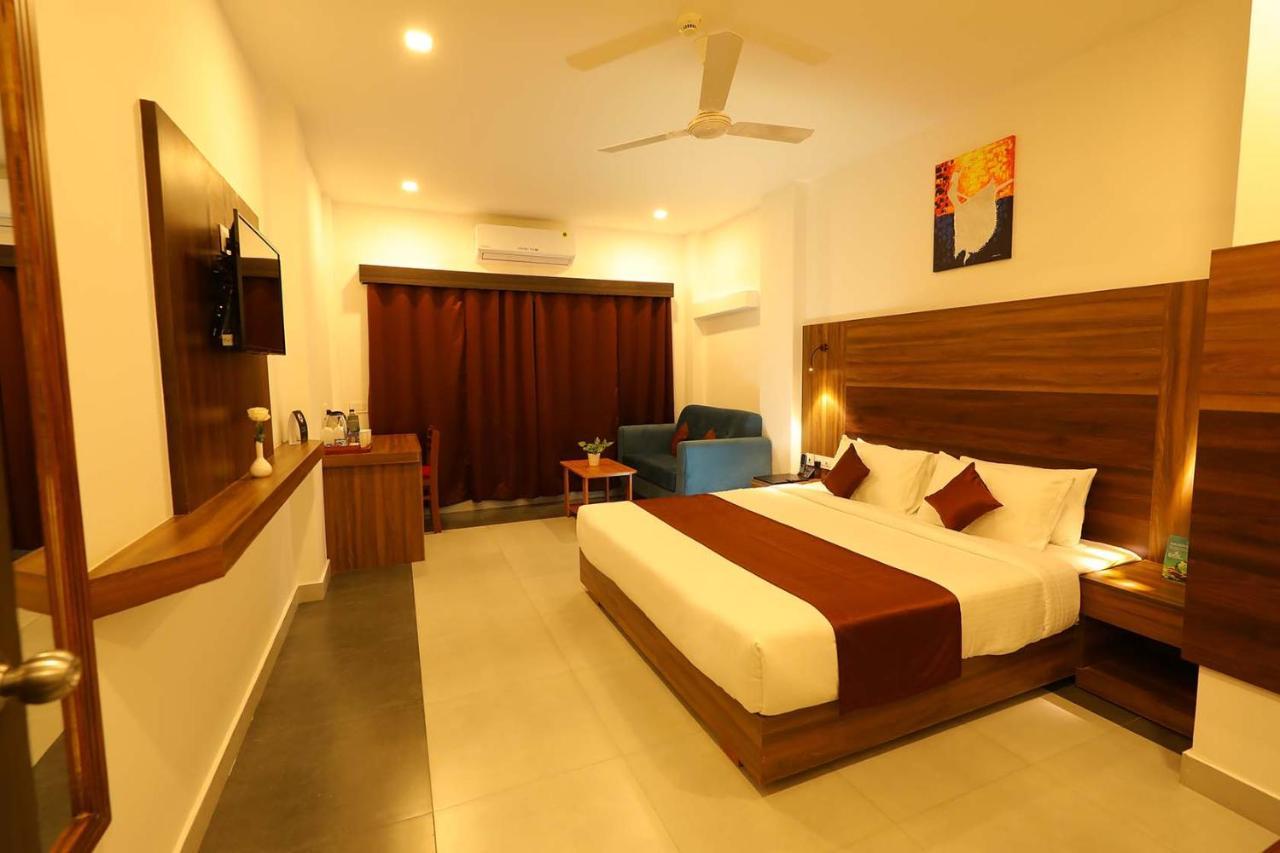 Hotel La Serene Mattannur Mattanur Екстериор снимка