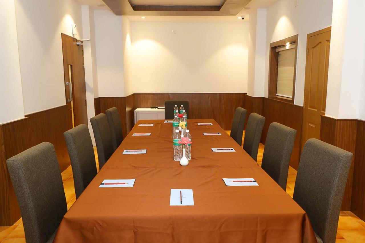 Hotel La Serene Mattannur Mattanur Екстериор снимка