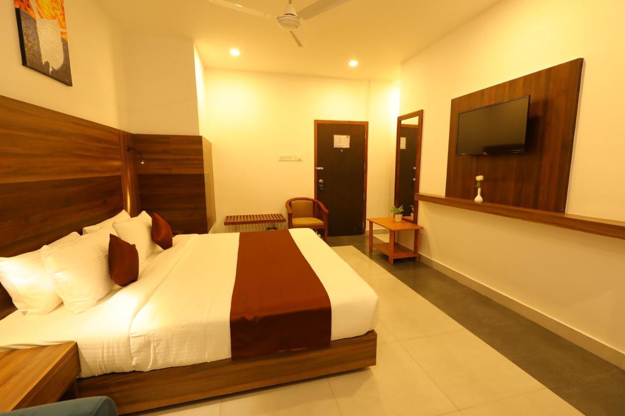 Hotel La Serene Mattannur Mattanur Екстериор снимка