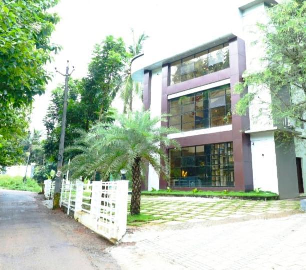 Hotel La Serene Mattannur Mattanur Екстериор снимка