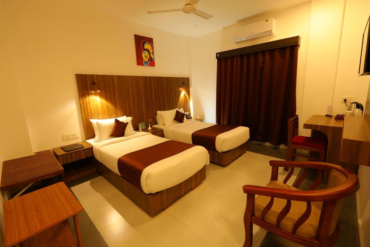 Hotel La Serene Mattannur Mattanur Екстериор снимка