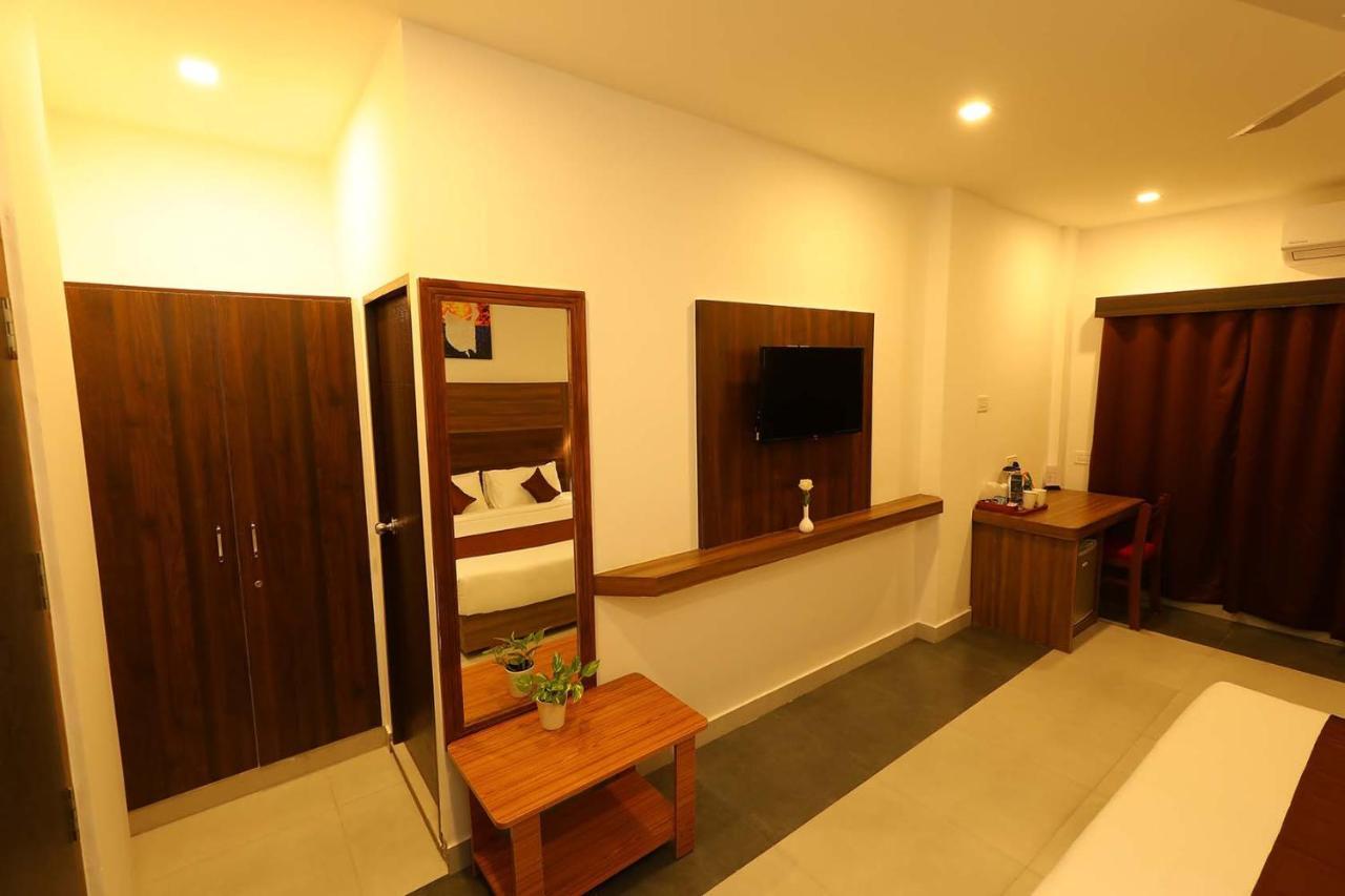 Hotel La Serene Mattannur Mattanur Екстериор снимка