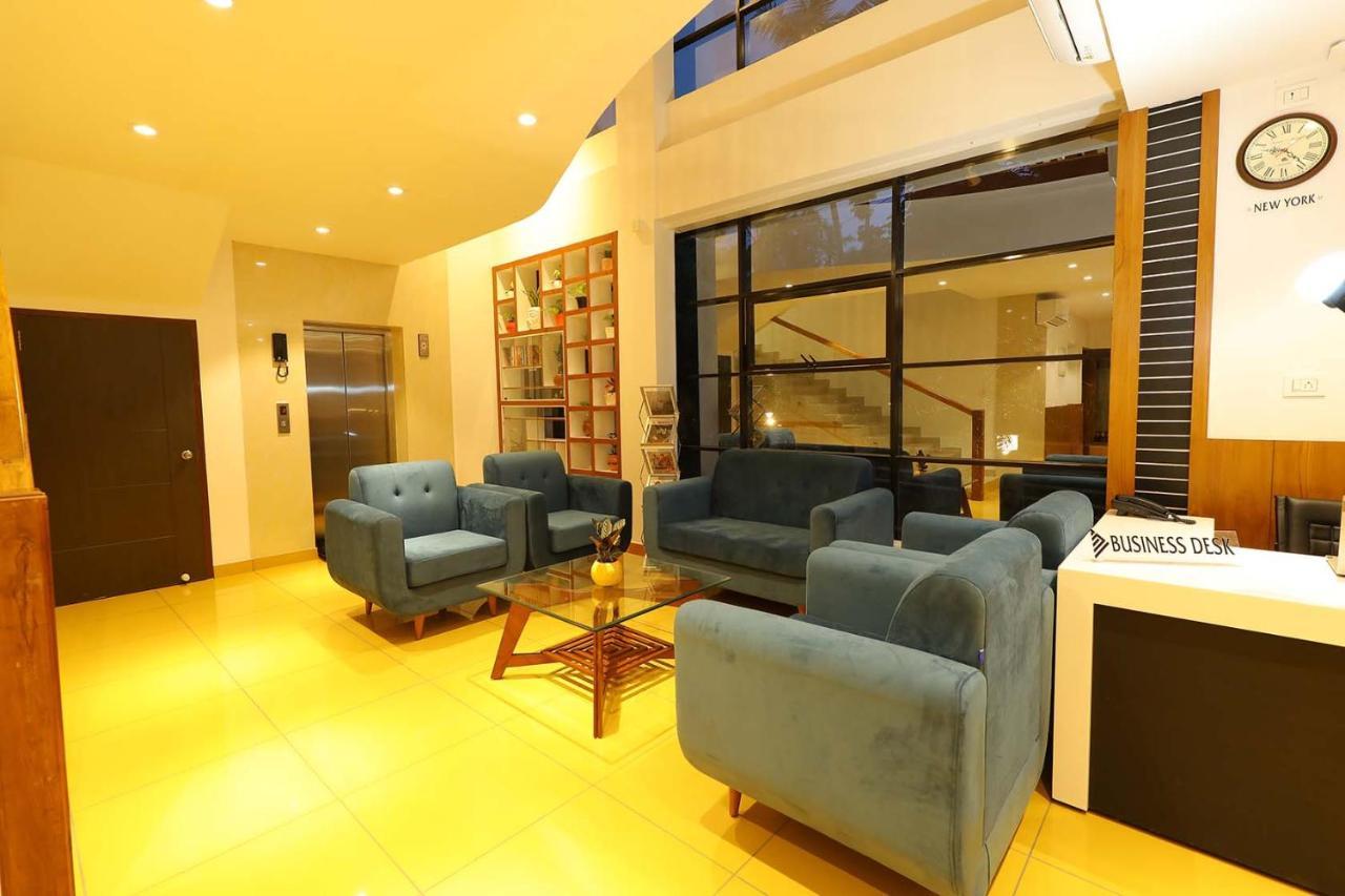 Hotel La Serene Mattannur Mattanur Екстериор снимка