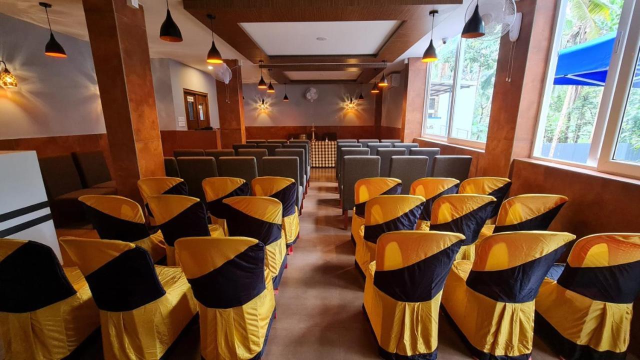 Hotel La Serene Mattannur Mattanur Екстериор снимка